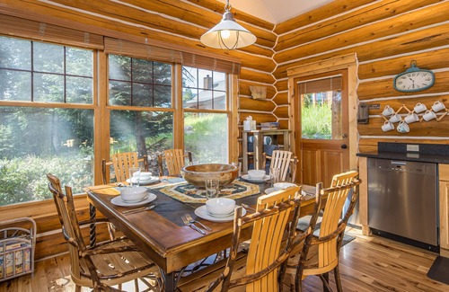 Powder Ridge House | Ski In/Out Cabin! Private Hot Tub, Wood Fireplace 5 Min Drive to Resort!