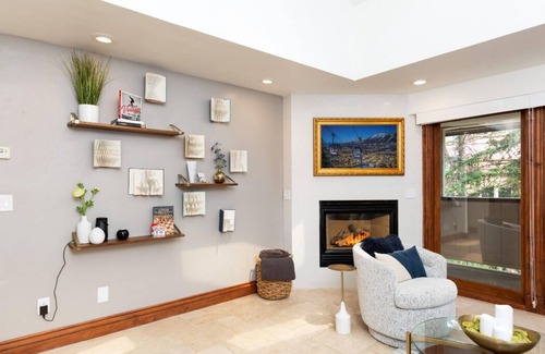 Aspen Condo | Ski In/Out Condo Next to Little Nell Ski Run and Gondola