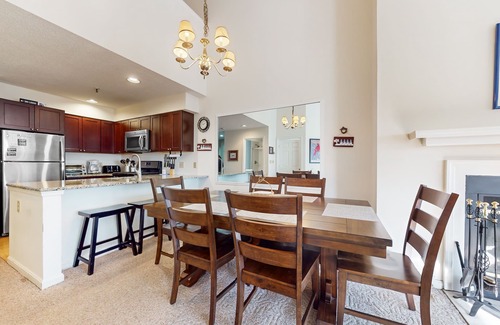 Ludlow Condo | Ski-in/out condo with fireplace & on-site pool/hot tub/tennis