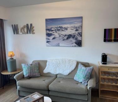 Saint-Pierre-de-Clages Apartment | Ski in out G2 Alps studio by Jolidi