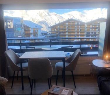 Saint-Pierre-de-Clages Apartment | Ski in out G2 Alps studio by Jolidi