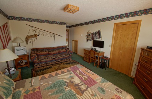 Big Horn House | Ski In/Out, Lake/Mtn views, HEPA air filters, HDTV's, Playstation, Netflix, HBO