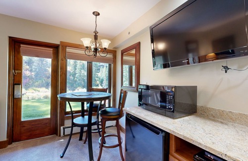 Vail Apartment | Ski-in/out lodge studio w/mountain view, fast WiFi & shared pool, hot tubs, W/D