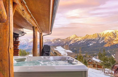 Big Sky House | Ski-In/Out Mountain Cabin Home! Private Hot Tub, Stunning Views, 7min Drive to R