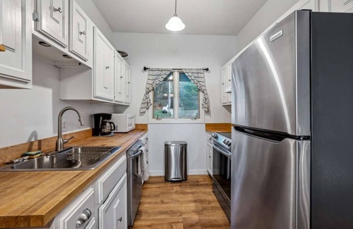 West Hartford Condo | Ski-in/out Ski Hill, Cozy Fireplace | Kingswood 1D