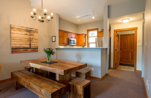 Blackcomb House | SKI IN/OUT | Stunning Mountain Views | Private Hot Tub | Managed By Aloha Whistler