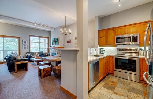Blackcomb House | SKI IN/OUT | Stunning Mountain Views | Private Hot Tub | Managed By Aloha Whistler