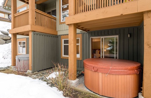 Blackcomb House | SKI IN/OUT | Stunning Mountain Views | Private Hot Tub | Managed By Aloha Whistler