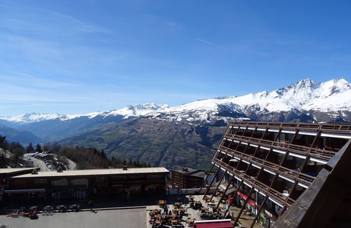 Arc-1600 Apartment | Ski-in/Ski-out 2-Room Cabin Apartment for 7 in Arc 1600, Near Shops