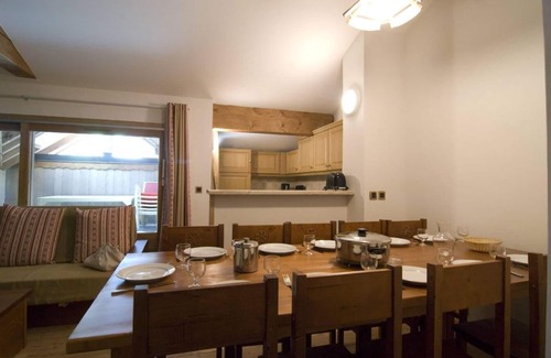 Pralognan-la-Vanoise Apartment | Ski-in/ski-out & foot of the slopes, terrace, balcony, tv, ski locker, 57m², Pralognan-la-Vanoise