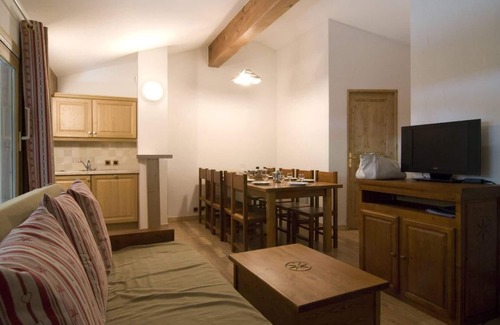 Pralognan-la-Vanoise Apartment | Ski-in/ski-out & foot of the slopes, terrace, balcony, tv, ski locker, 57m², Pralognan-la-Vanoise
