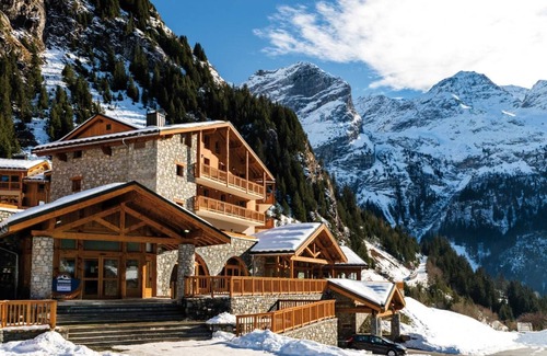 Pralognan-la-Vanoise Apartment | Ski-in/ski-out & foot of the slopes, fitness, swimming pool, terrace, balcony, tv, ski locker