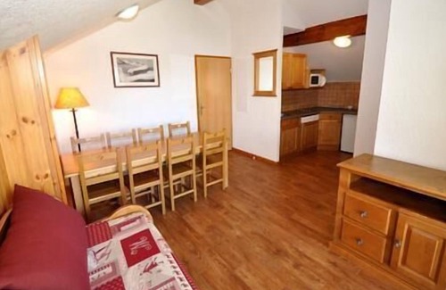 Puy-Saint-Vincent Apartment | Ski-in/ski-out & foot of the slopes, fitness, swimming pool, balcony, tv, 39m², Puy-Saint-Vincent