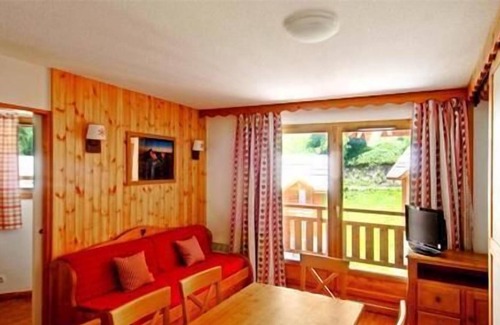 Puy-Saint-Vincent Apartment | Ski-in/ski-out & foot of the slopes, fitness, swimming pool, balcony, tv, 39m², Puy-Saint-Vincent