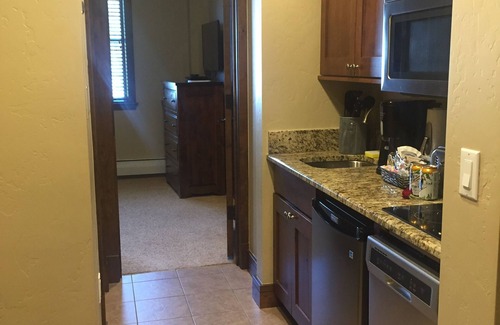 Breckenridge House | Ski-In/Ski-Out - 1 Bedroom Feb 24th - Mar 2nd 2024