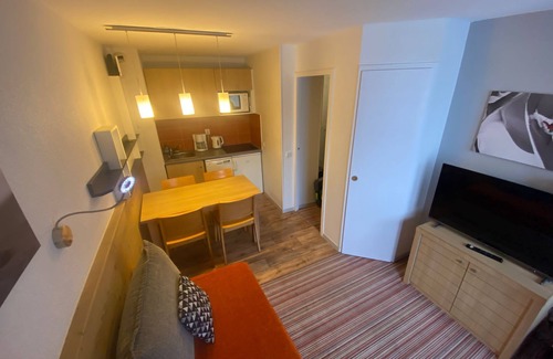 La Perriere Apartment | Ski in-Ski out 1 bed apartment, La Tania, 3 Valleys