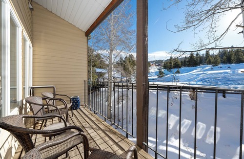 Silvercreek Condo | Ski-in/Ski-out 2 bedroom condo, mt views and more!