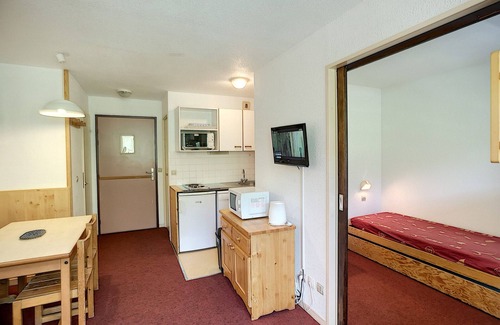Les Bruyeres Apartment | Ski-In/Ski-Out 2-Room Apartment for 4 with Mountain View, WiFi - Les Menuires