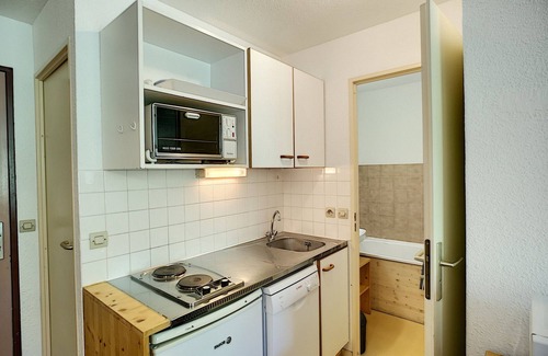 Les Bruyeres Apartment | Ski-In/Ski-Out 2-Room Apartment for 4 with Mountain View, WiFi - Les Menuires