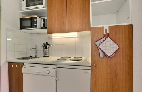 Plagne Soleil Apartment | Ski-in/Ski-out Apartment with Balcony and Equipped Kitchen