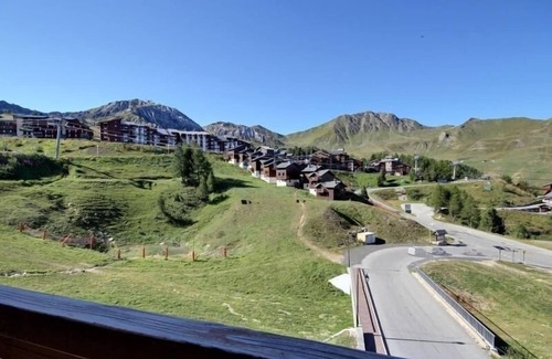 Plagne Soleil Apartment | Ski-in/Ski-out Apartment with Balcony and Equipped Kitchen