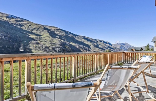 Le Bettaix Apartment | Ski-in/ski-out apartment with terrace and covered parking - 6 people
