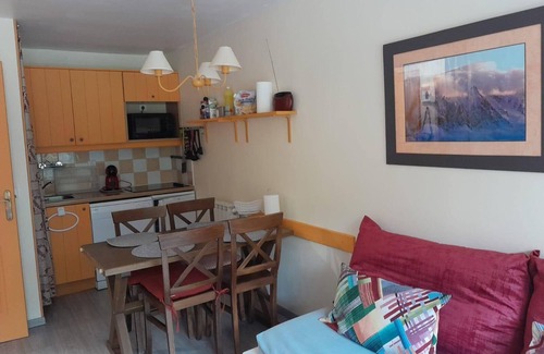 Les Claux Apartment | Ski in ski out apartment heated pool l'albane