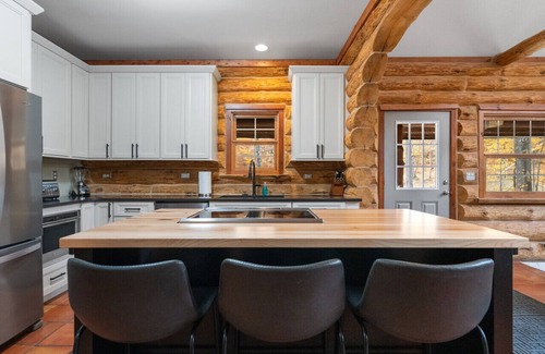 Harbor Springs House | Ski-In/Ski-Out Chalet at the Top of The Highlands!