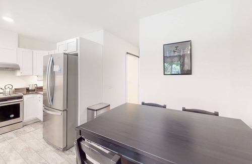 Warren Condo | Ski-in/ski-out condo near the slopes with pool, fast WiFi & garden-level patio