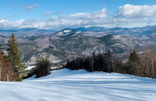 Bartlett Apartment | Ski-In, Ski-Out Condo, Outdoor Heated Pool, Hot Tub, Sauna, Gym, Balcony