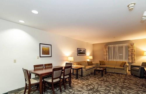Bartlett Apartment | Ski-In, Ski-Out Condo, Outdoor Heated Pool, Hot Tub, Sauna, Gym, Balcony