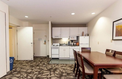 Bartlett Apartment | Ski-In, Ski-Out Condo, Outdoor Heated Pool, Hot Tub, Sauna, Gym, Balcony