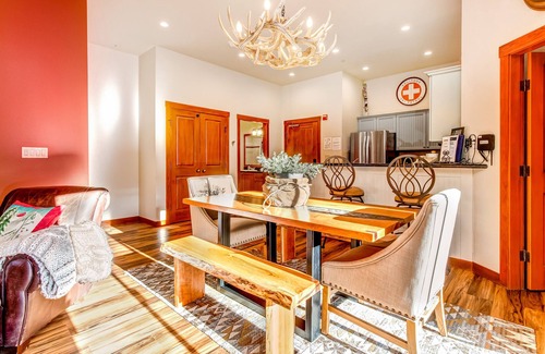 Salt Lake Mountain Resorts Condo | Ski-in/ski-out condo with a deck, ski views & a shared pool and hot tub
