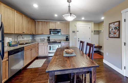 Silvercreek Condo | Ski-in/ski-out condo with gas fireplace, shared hot tub, pool, & mountain views