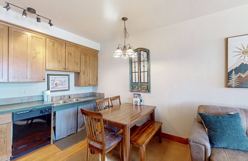 Granby Condo | Ski in ski out condo with fast wifi, full kitchen and shared hot tub and pool
