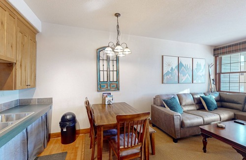 Granby Condo | Ski in ski out condo with fast wifi, full kitchen and shared hot tub and pool