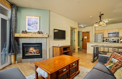 Mammoth Lakes Condo | Ski In-Ski Out Exclusive Lift Access Resort Condo at Mammoth Mountain Lakes CA