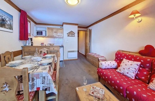 Les Bruyeres Apartment | Ski-in/ski-out & foot of the slopes, 1st floor, balcony, tv, ski locker, 44m², Les Menuires