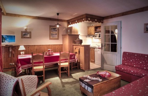 Val-Thorens Apartment | Ski-in/ski-out & foot of the slopes, fitness, balcony, tv, ski locker, 50m², Val Thorens