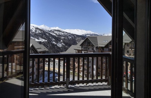 Valmeinier Apartment | Ski-in/ski-out & foot of the slopes, swimming pool, ski locker, 32m², Valmeinier