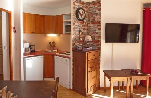Les Orres Apartment | Ski-in/ski-out & foot of the slopes, 1st floor, fitness, swimming pool, sauna, balcony, tv