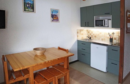 Les Orres Apartment | Ski-in/ski-out & foot of the slopes, 5th floor, view valley, balcony, tv, 21m², Les Orres