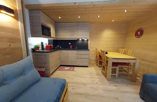 Les Avanchers-Valmorel Apartment | Ski-in/ski-out & foot of the slopes, Ground floor, view building, terrace, tv, ski locker, 31m²