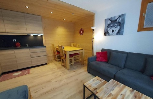 Les Avanchers-Valmorel Apartment | Ski-in/ski-out & foot of the slopes, Ground floor, view building, terrace, tv, ski locker, 31m²