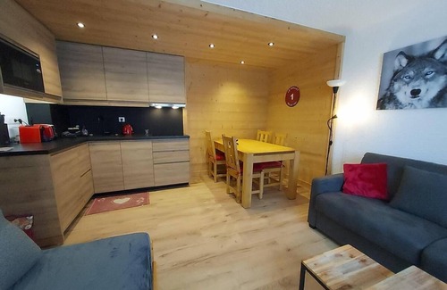 Les Avanchers-Valmorel Apartment | Ski-in/ski-out & foot of the slopes, Ground floor, view building, terrace, tv, ski locker, 31m²