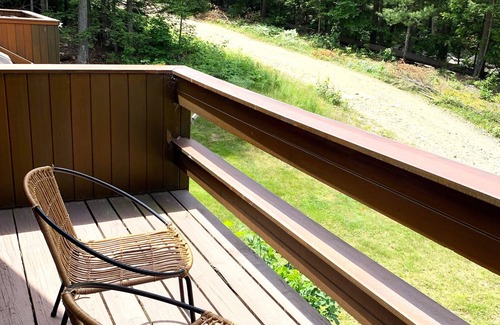 Bartlett Condo | SKI IN SKI OUT! Luxury Rare Mountainside Unit