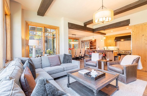 Empire Pass Condo | Ski-in/Ski-out, Luxury Amenities, Workout Rooms - Steps from the Slopes!