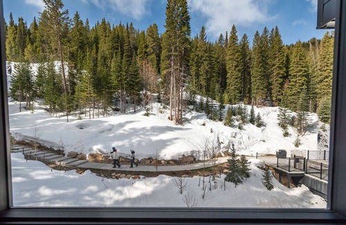 Winter Park Condo | Ski-in ski-out, Modern Condo, Gourmet Kitchen, Great Amenities, Free Garage +EV!