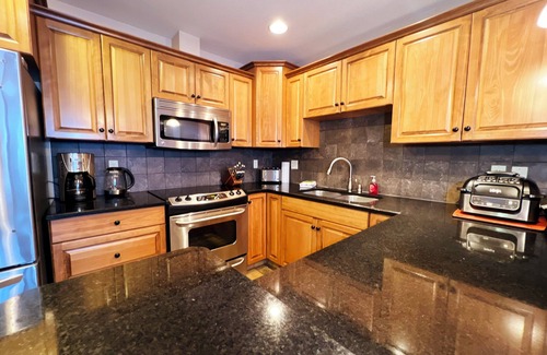 East Kootenay Condo | Ski-In/Ski-Out Paradise:The ultimate ski vacation in this luxurious condo with Pvt Hot Tub-Sleeps 11