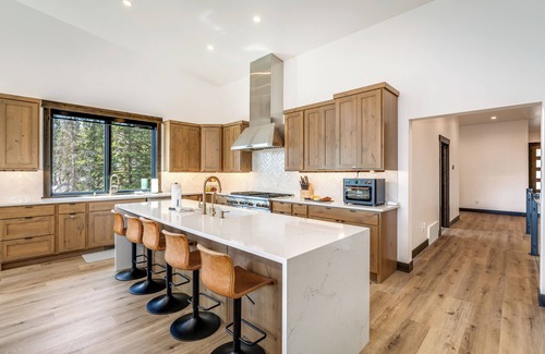Whitefish House | Ski In/Ski Out, Pool Table + Hot Tub & VIEWS!